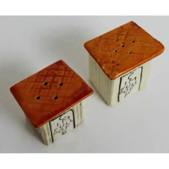 Vintage Porcelain Salt And Pepper Shaker C I'm full Of S&P Outhouse Decor 2.5" - Picture 2 of 4